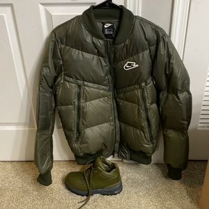 Nike ACG Boots Airmax Goadome Siz 7y Jacket size Small